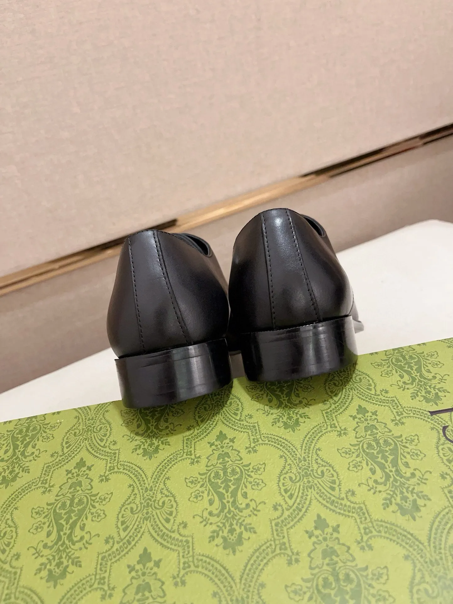 Men's shoes 💰: 520💰 (GUCCI) new series ss hot new products 💢 💠 Casual leather shoes 👞, first layer of cowhide, upper hardware buckles and logo on the sides of the shoe, brand logo on the insole and sole 💠 💎Upper: 100% cowhide 💎Inner: cowhide/100% 💎Feet: cowhide/100% 💎Sole: rubber/100% 💎SIZE: 38 39 40 41 42 43 44 Can be customized 45